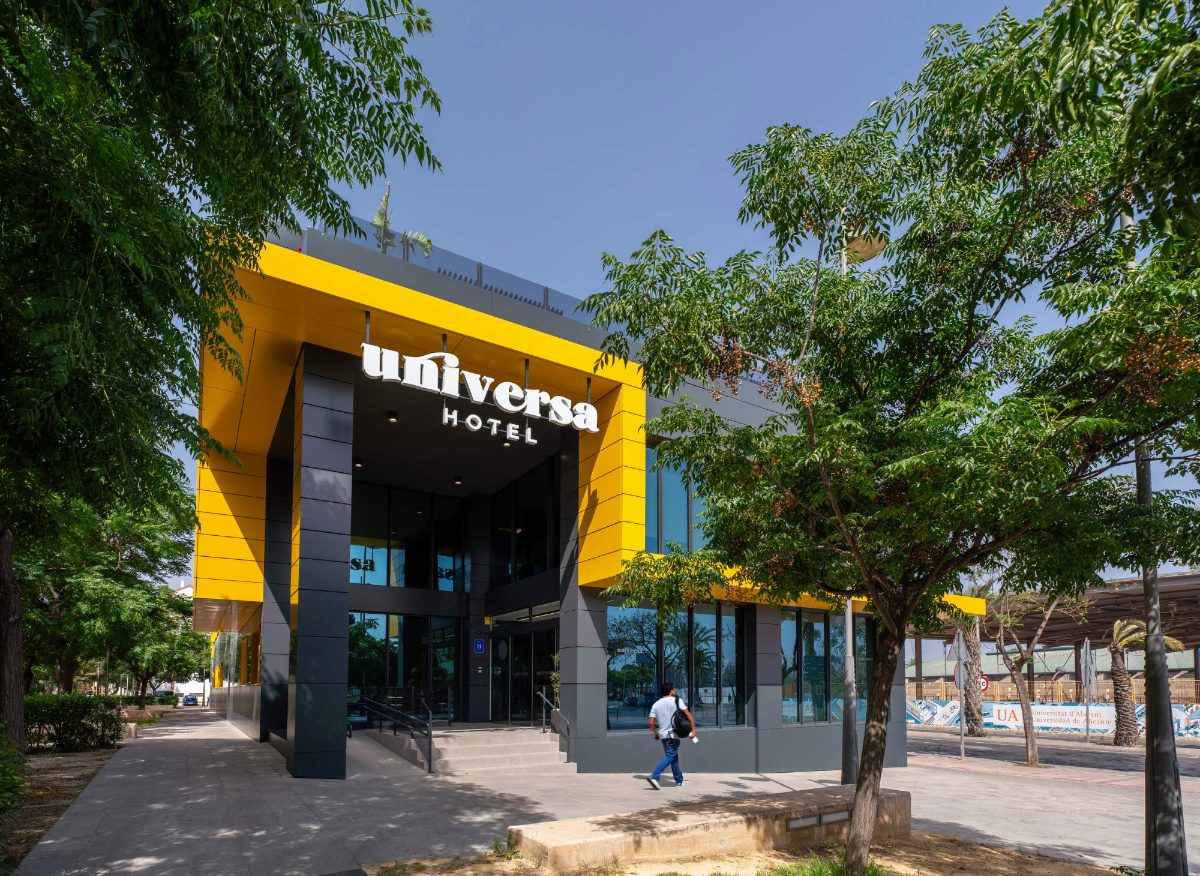 Universa Hotel 3*