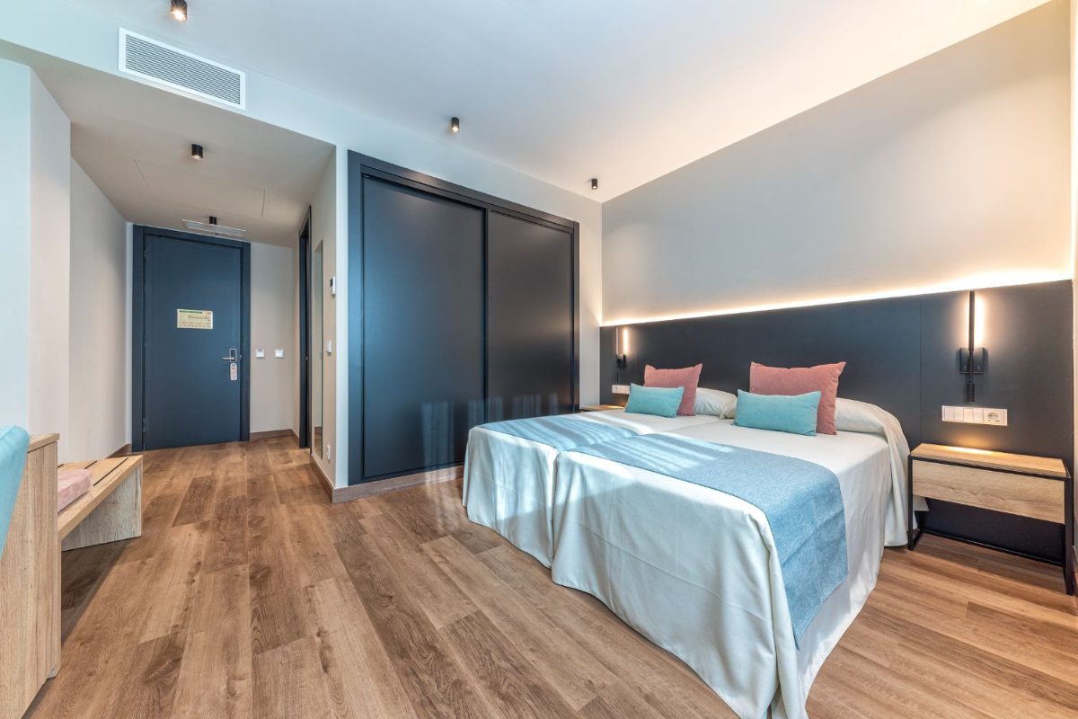 Universa Hotel 3*
