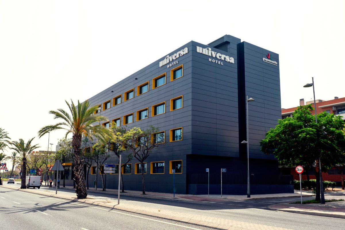 Universa Hotel 3*