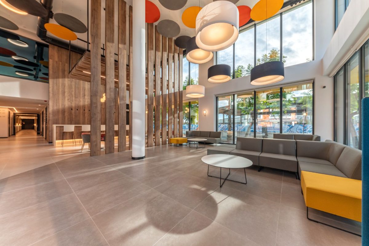 Universa Hotel 3*