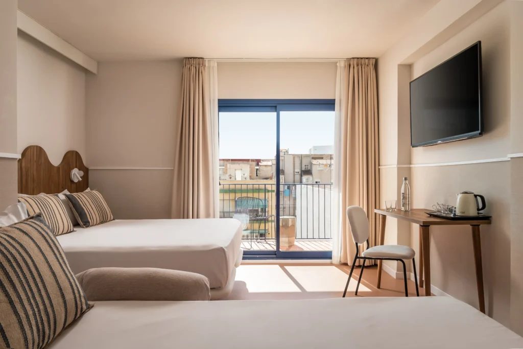 Hotel BYPILLOW Paseo